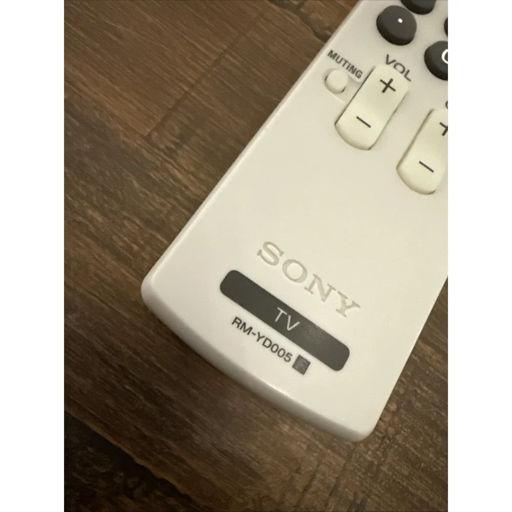 Genuine Sony RM-YD005 TV Remote Control for KDL-40S2000 KDL-26S2000 KDL-32S20L1